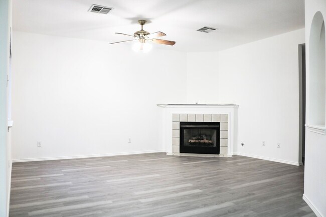 Building Photo - 17400 Bottle Springs Ln