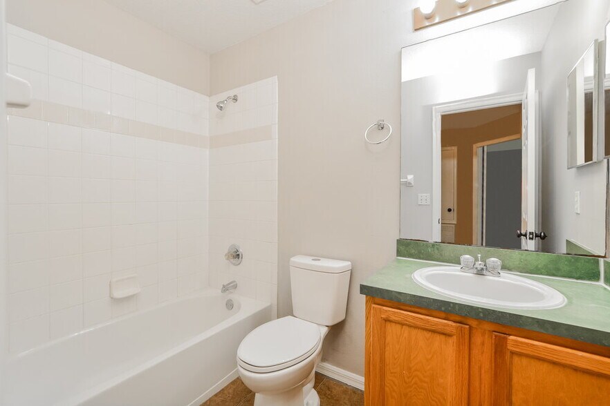 Building Photo - 13323 Briar Forest Ct