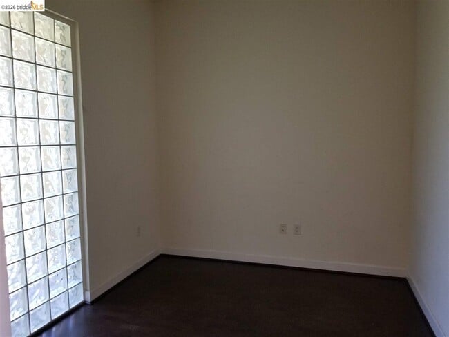 Building Photo - 585 9th St