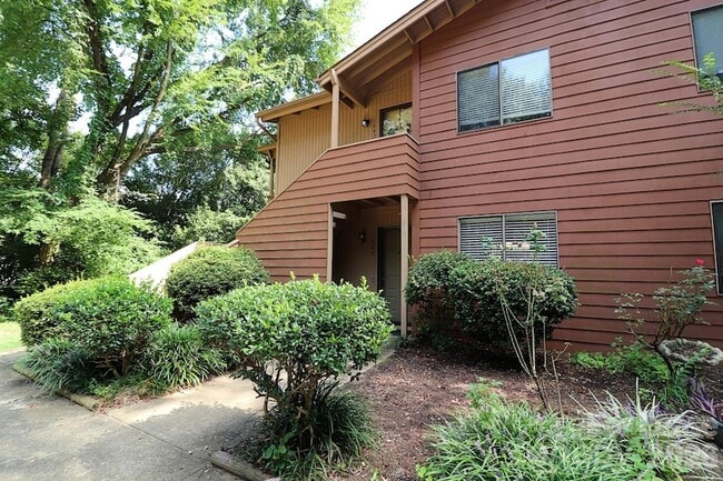 Building Photo - 1645 Cedarview Ct