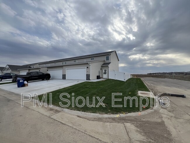 Building Photo - 3405 CHALICE Pl