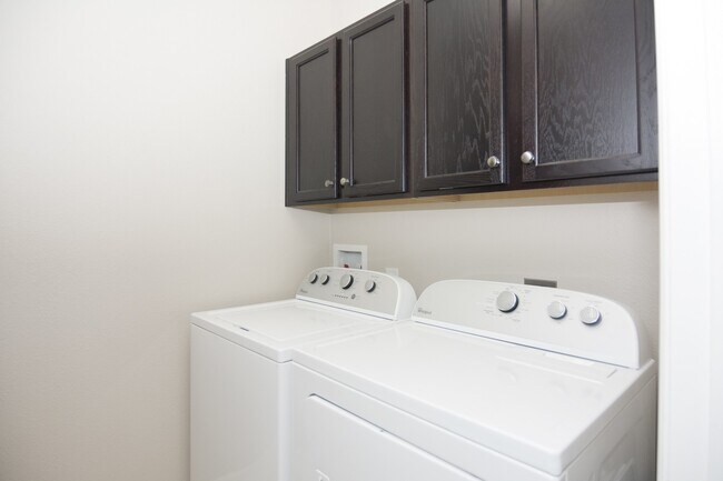 Building Photo - BEAUTIFUL LAKE VIEW AND CORNER LOT HOME WI...
