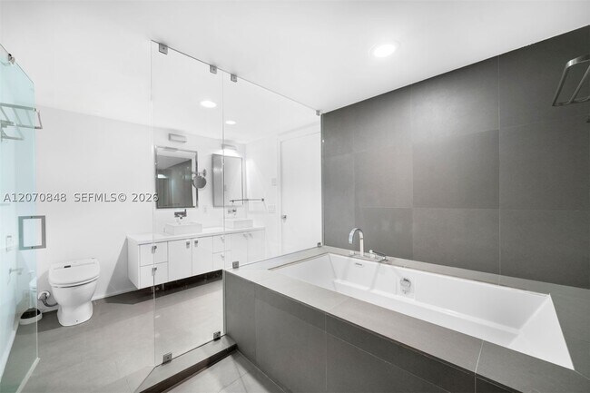 Building Photo - 5875 Collins Ave