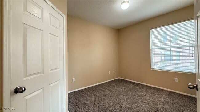 Building Photo - 10550 W Alexander Rd
