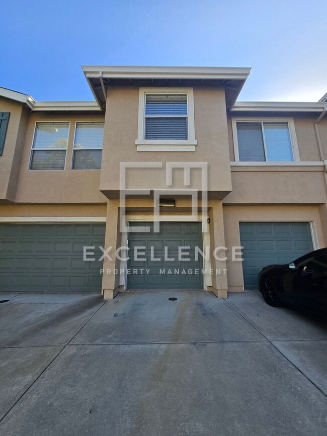 Building Photo - 1/1.5 Townhouse - Pets Negotiable, 1003SF,...