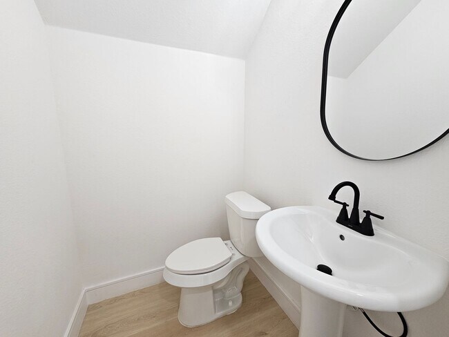 Building Photo - Available now ready for immediate move in ...