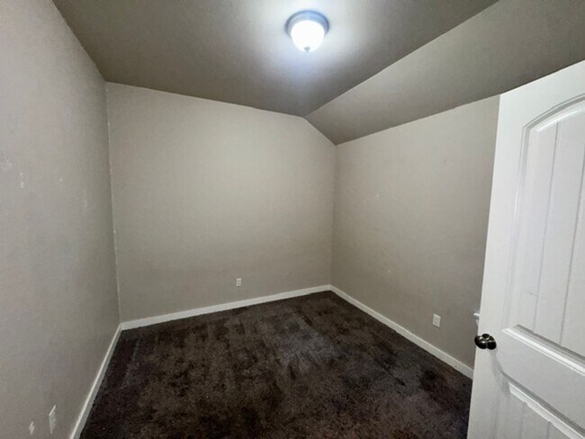 Building Photo - 5204 Oakwood Villa Ct
