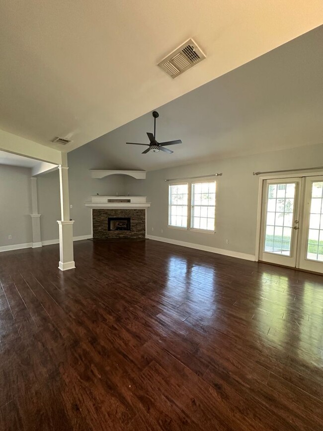 Building Photo - Gorgeous Deerfield Plantation 4 Bed 2.5 Ba...