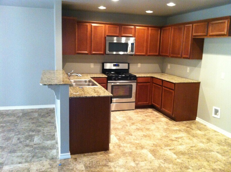 Building Photo - 205 Ashley Dr