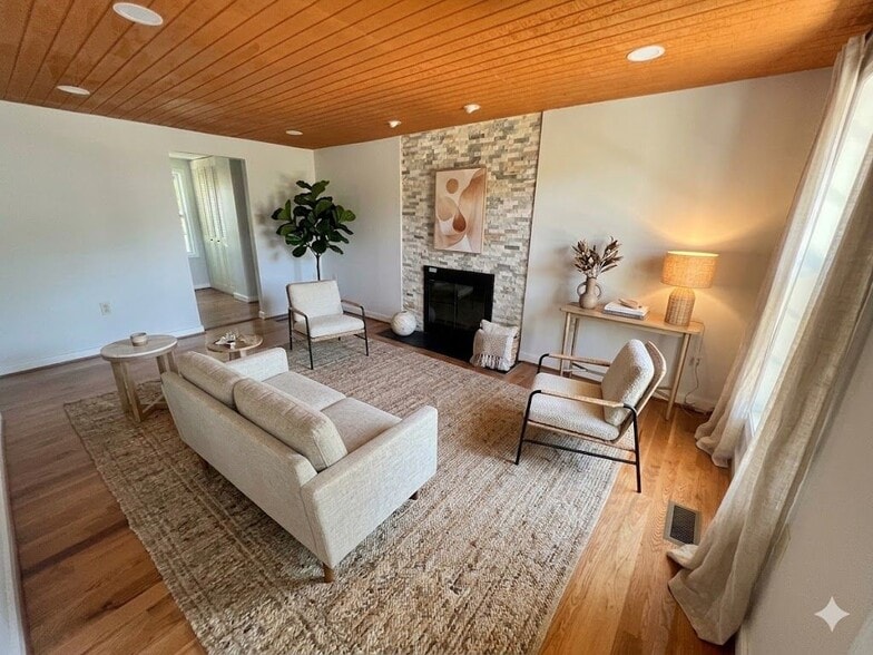 Building Photo - 2283 Dosinia Ct