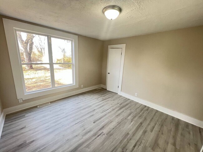 Building Photo - 2 Bed 1 Bath Springfield, MO