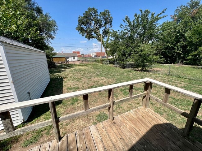 Building Photo - AVAILABLE NOW!