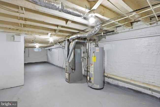 Building Photo - 415 N Belnord Ave