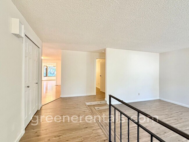 Building Photo - Cozy Meets Convenient in This Lacey Charme...