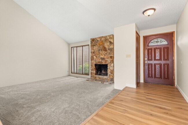 Building Photo - Must See! 3 bed/2 bath home with amazing private backyard - Double Garage/Community Pool