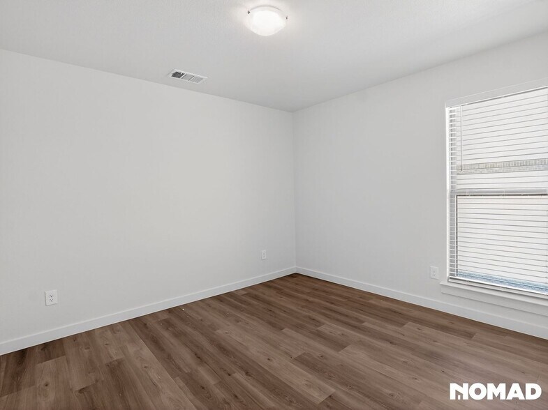 Building Photo - 2160 Langford Ave