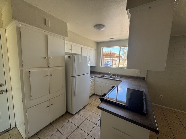 Building Photo - Maryvale 4 Bedroom