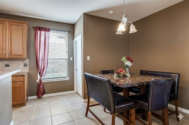 Building Photo - 917 Ozark Dr