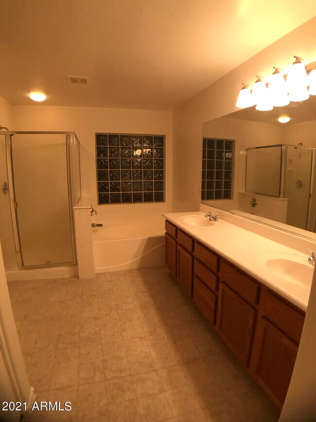 Building Photo - 17584 W Acacia Ct