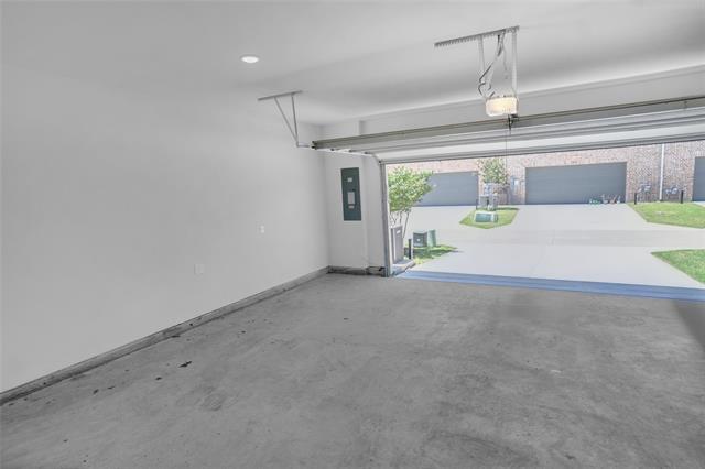 Building Photo - 9053 Phoebe Rd