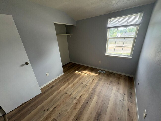 Building Photo - 2401 Shady Glen Ct