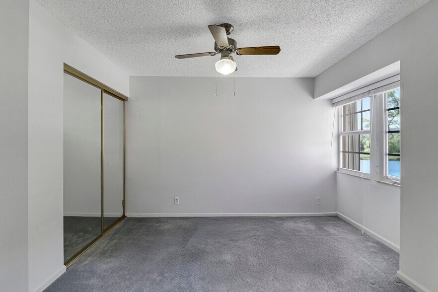 Building Photo - 4280 Hazel Ave