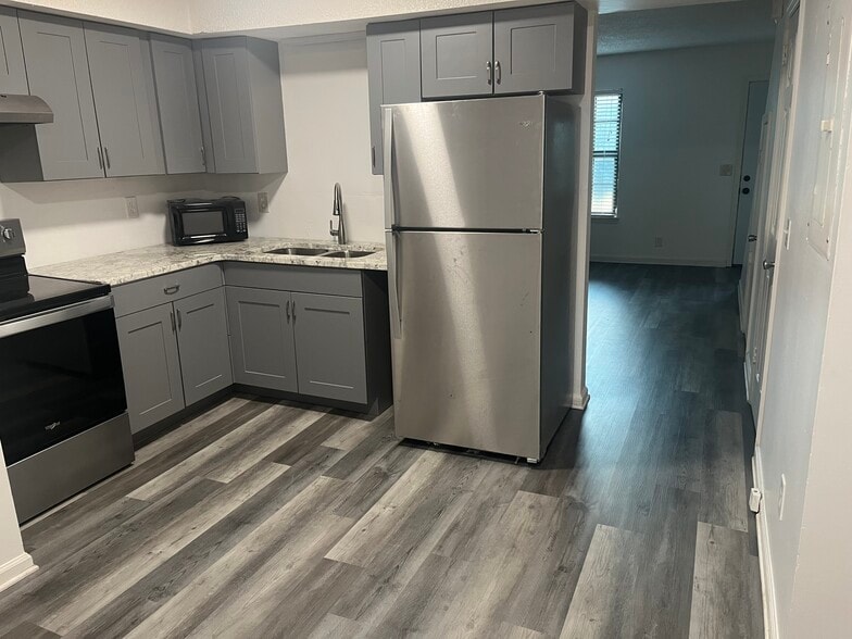 Building Photo - 356 Ladybird Dr