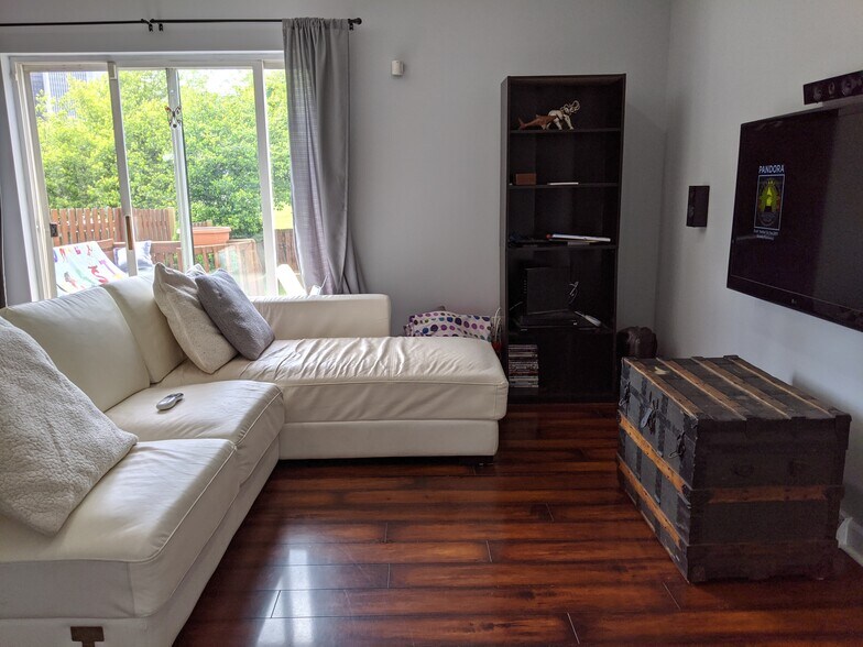 Family room - 111 Delmar Mitchell Dr
