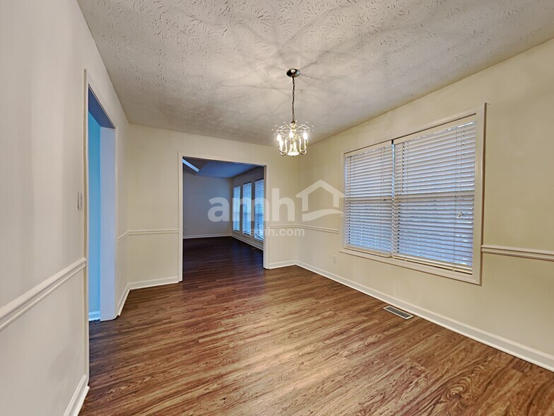 Building Photo - 817 Hillary Ct