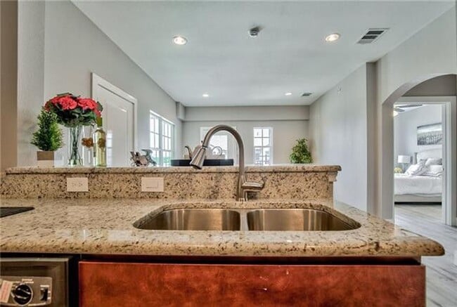 Building Photo - 13609 Pinnacle Cir W