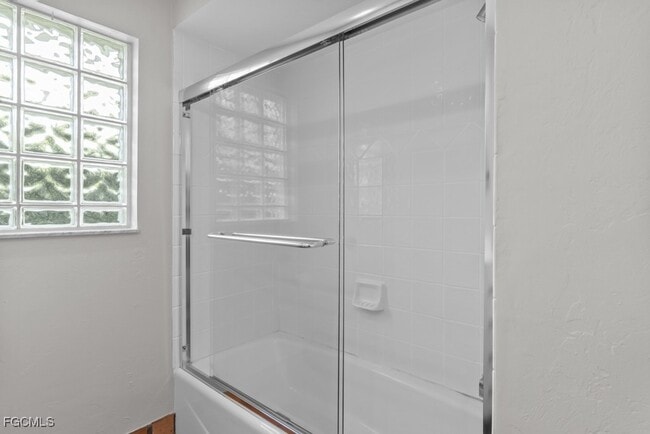 Building Photo - 1384 Burgundy Dr