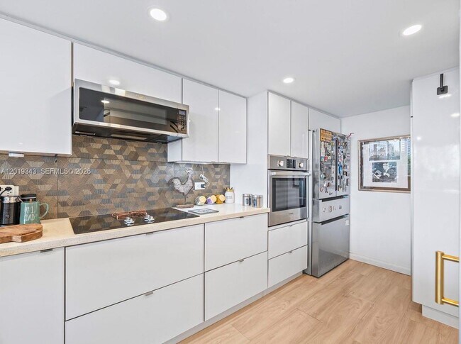 Building Photo - 7601 E Treasure Dr