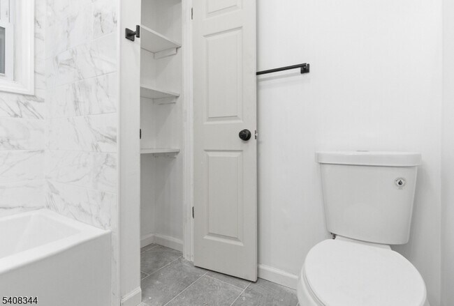 Building Photo - 528 S 13th St