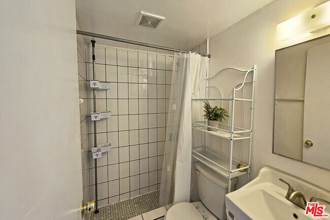 Building Photo - 1718 Grafton St