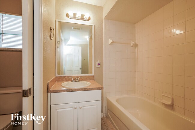 Building Photo - 2613 Van Buren Pkwy