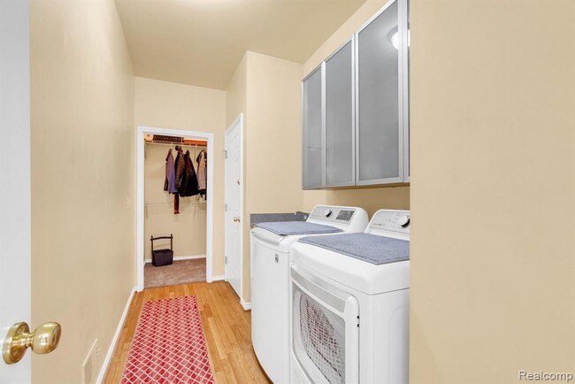 Building Photo - 42682 Park Cresent Dr