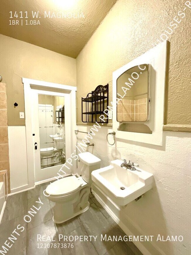 Building Photo - 1411 W. Magnolia-