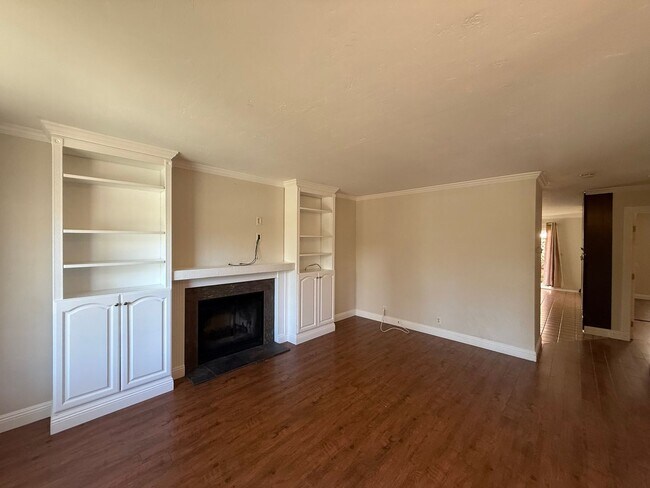 Building Photo - Serene 2BD/2BA End Unit Condo in Carmel Valley with Built-in BBQ, Community Pool & Detached Garage