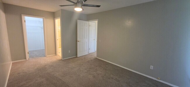 Building Photo - 11864 Featherwood Dr