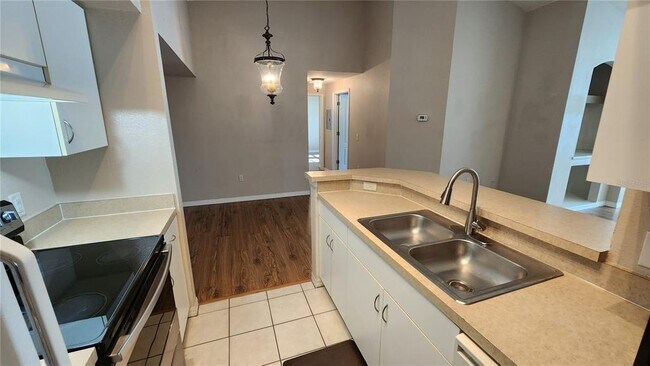 Building Photo - 4122 Central Sarasota Pkwy