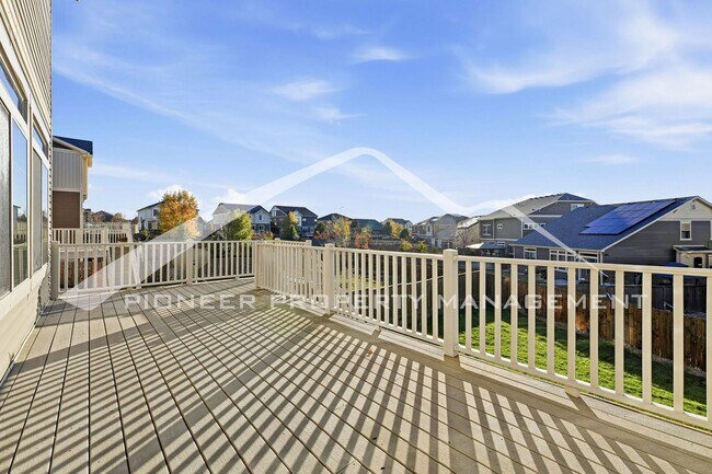 Building Photo - Gorgeous Home with Central AC and Washer/D...