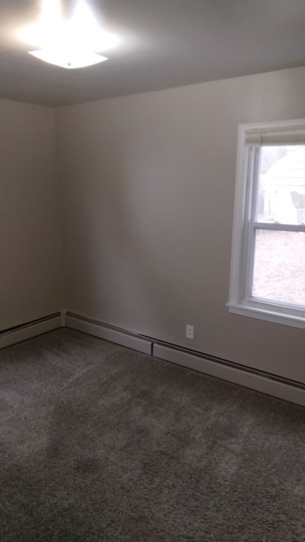 Building Photo - 2/1 brick Home CALL DIANA FOR A SHOWING AT...