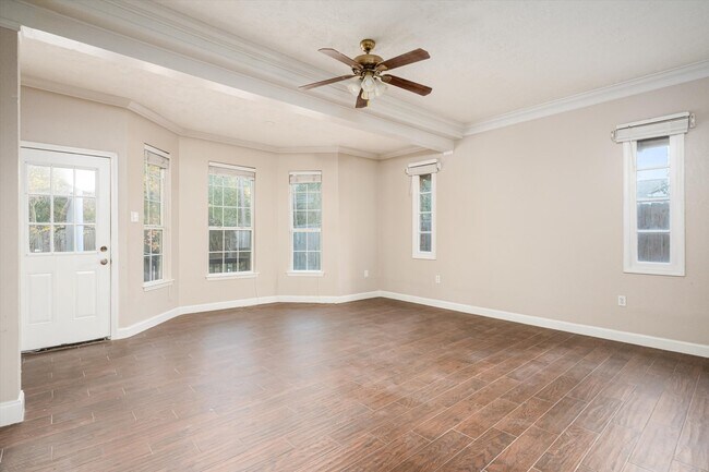 Building Photo - 32726 Riverwood Dr