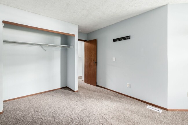 Building Photo - 3862-3864 Petzinger Road