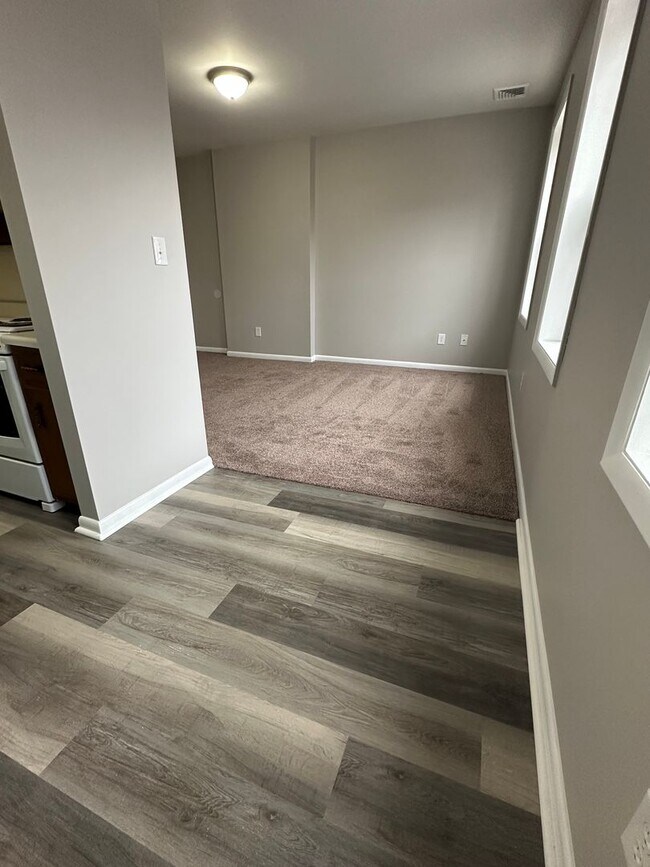 Building Photo - 363 Locust St