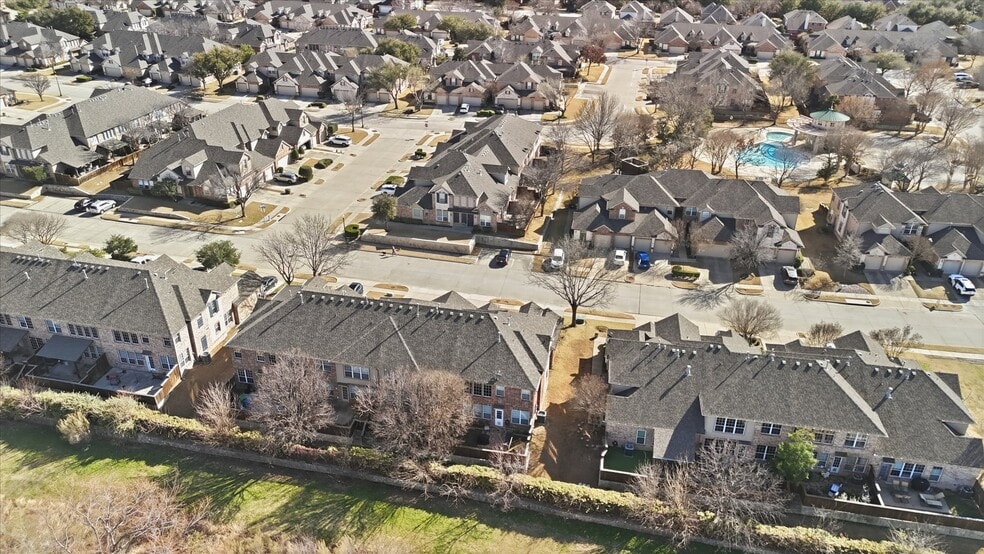 Building Photo - 1725 Brookview Dr