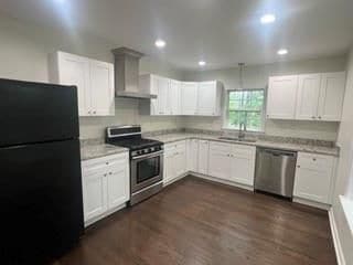 Building Photo - 2032 S Akin Dr