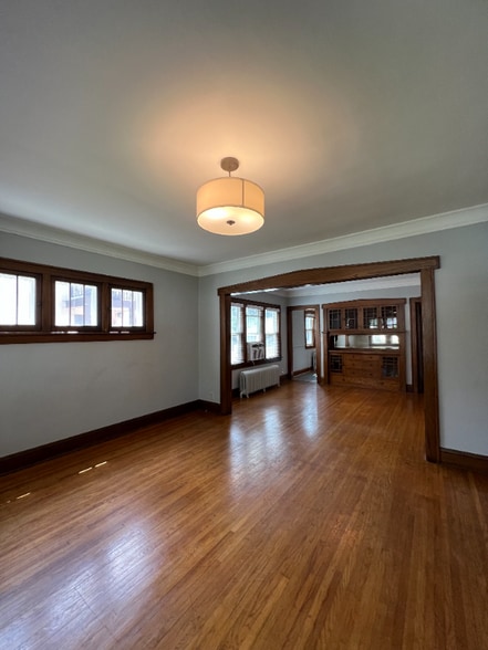 Building Photo - 919 19th Ave SE