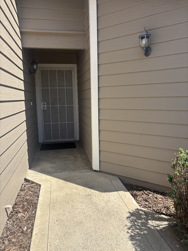 Building Photo - 2213 Camborne Dr