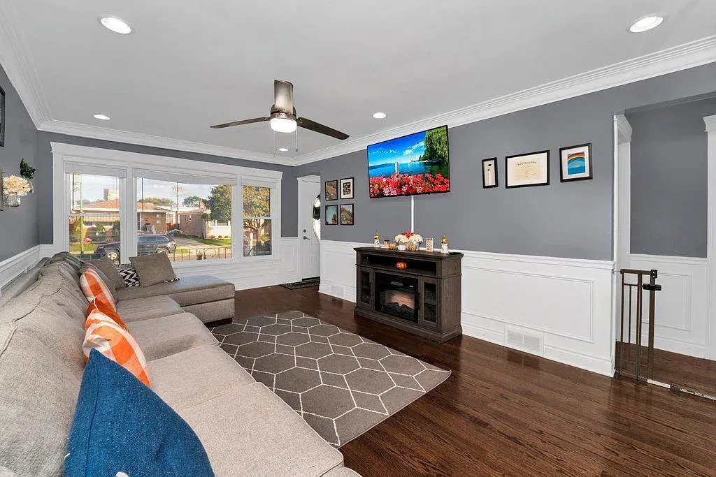 Building Photo - 8630 S Komensky Ave